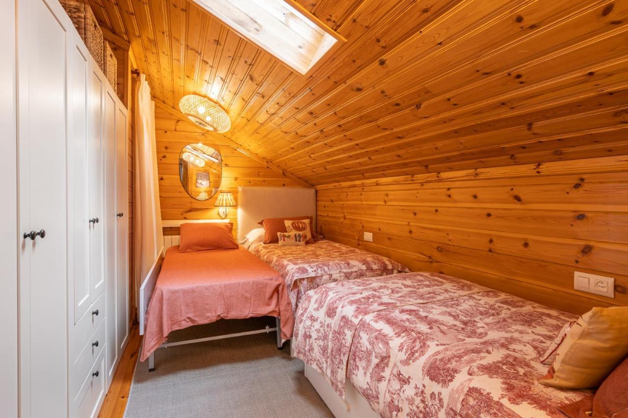 Espléndida cabaña de madera frente al río Ter Camprodon Esterno foto
